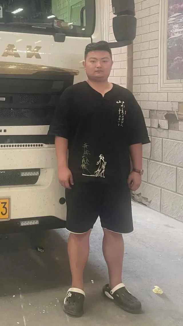 货车横停拦车救人的河南司机获奖2万元，称：将捐给梅大高速塌方遇难者家属